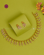 Meghna Wave Spray Necklace
