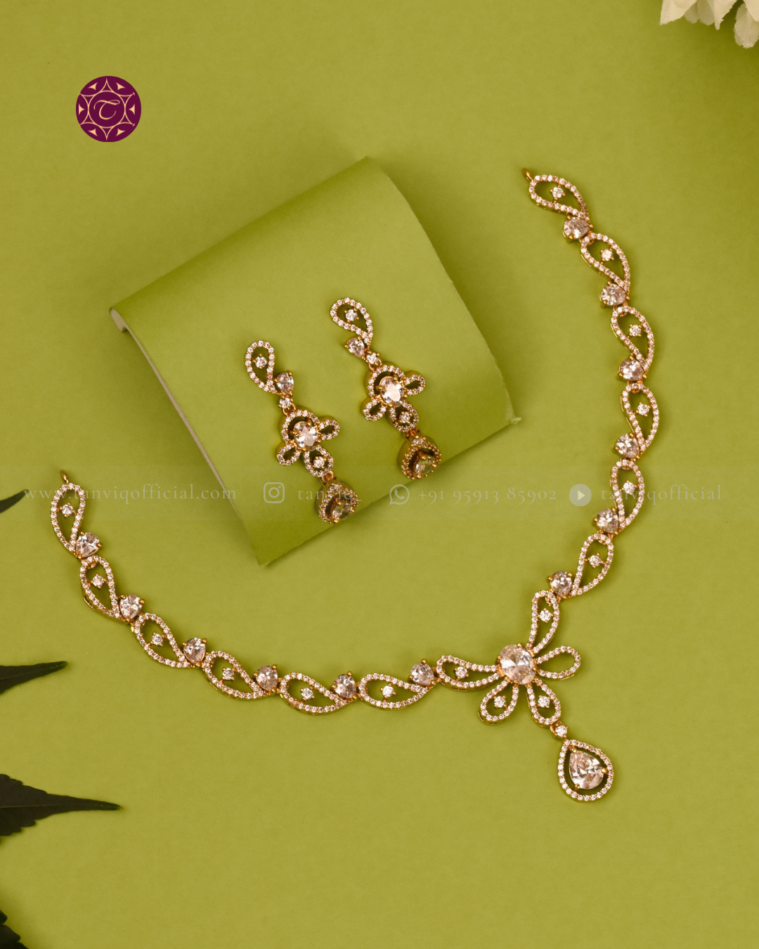 Kashvi Infinity Swirl Necklace